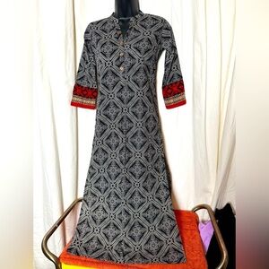 Gorgeous Indian Kurta Women's Sz M Embroidered Wrist Cuffs PTP 16" (Runs Small)